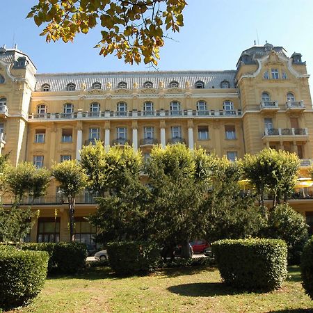 Guest House Hotel Riviera بولا المظهر الخارجي الصورة