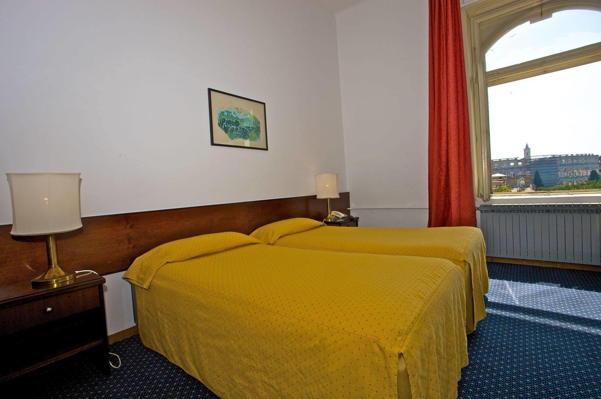 Guest House Hotel Riviera بولا المظهر الخارجي الصورة
