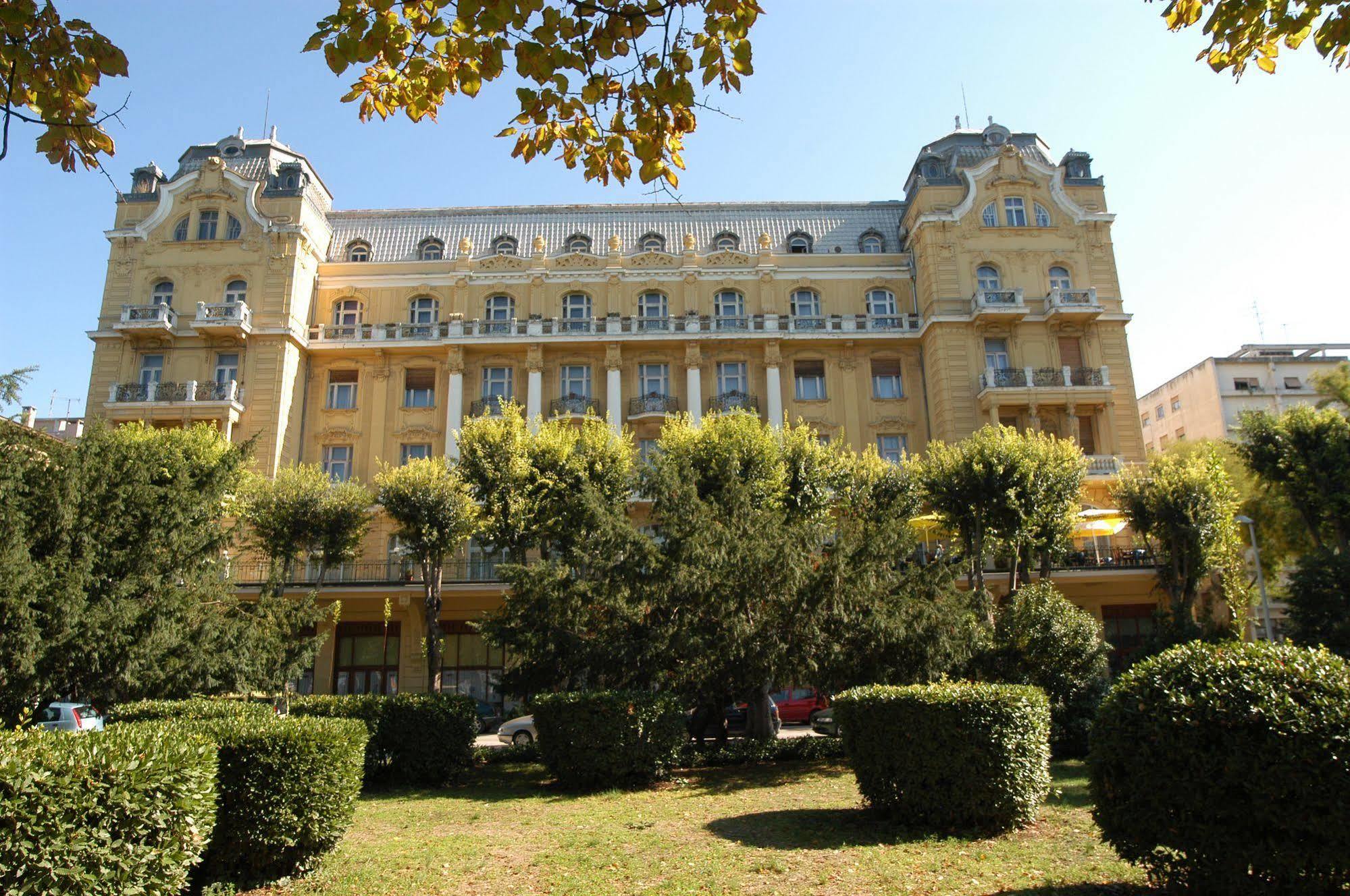 Guest House Hotel Riviera بولا المظهر الخارجي الصورة